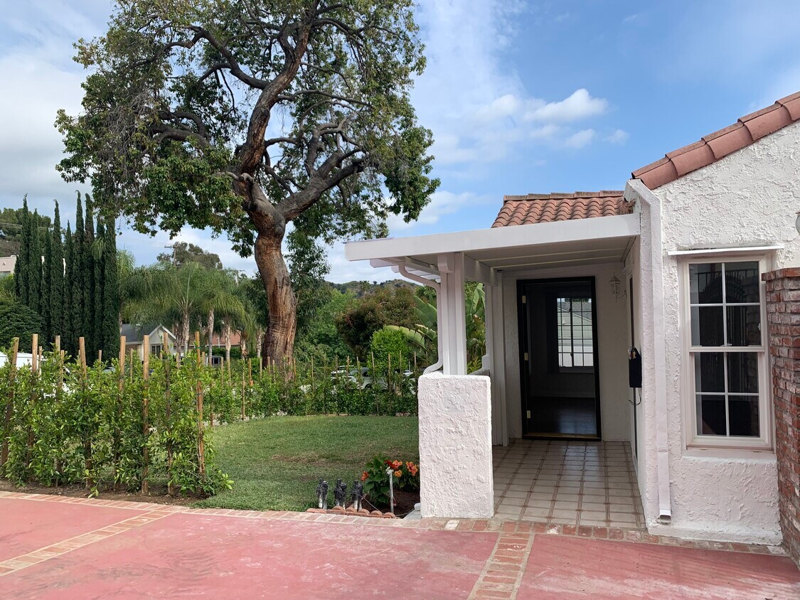 Foto principal - 729 Glenmore Blvd