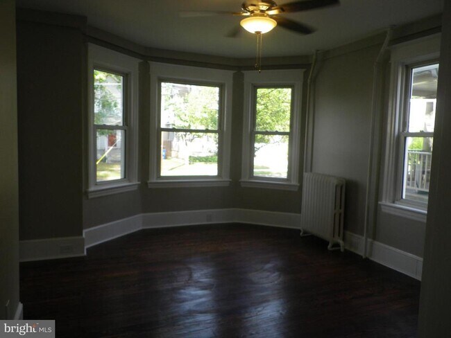Building Photo - 215 W Olive St