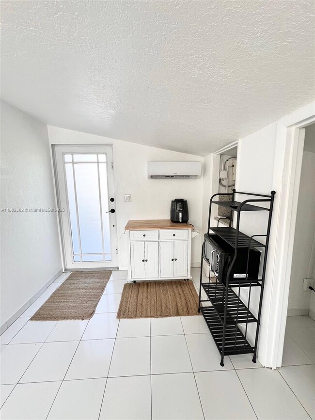 Foto del edificio - 8941 SW 20th St