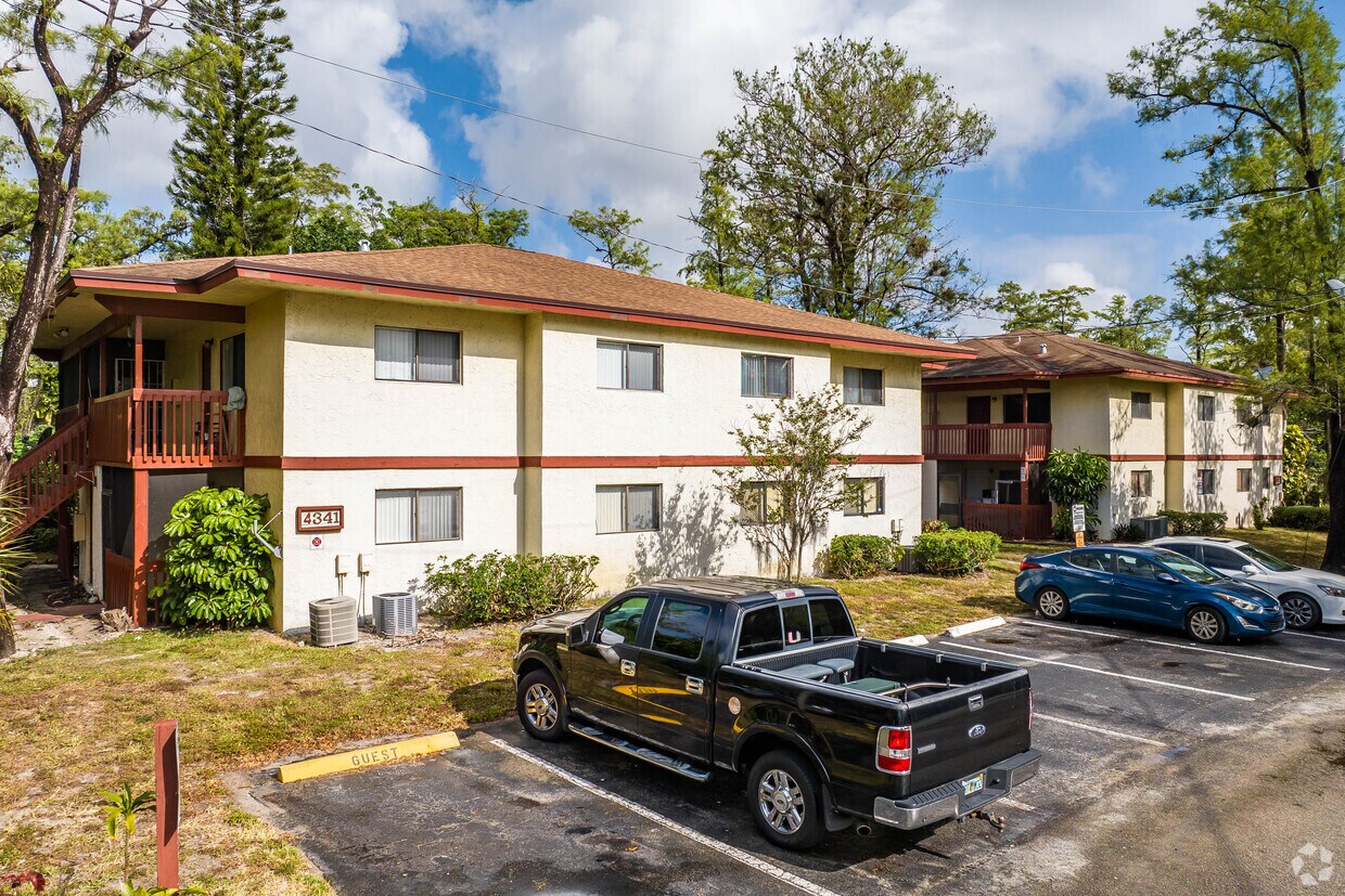 Hiddden Forest Condominium Apartments in Lauderhill, FL