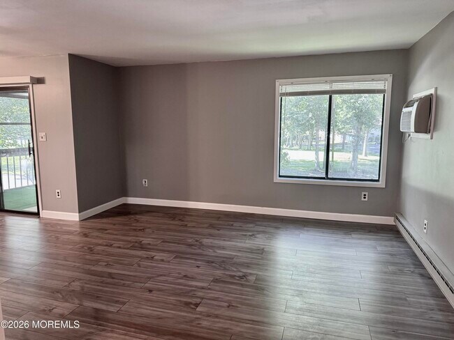 Building Photo - 119 Amberly Dr