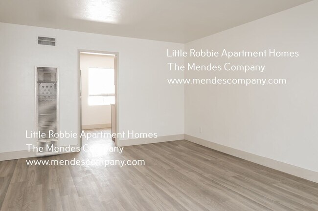 Foto del edificio - 1758 1/2 Robinson Avenue-