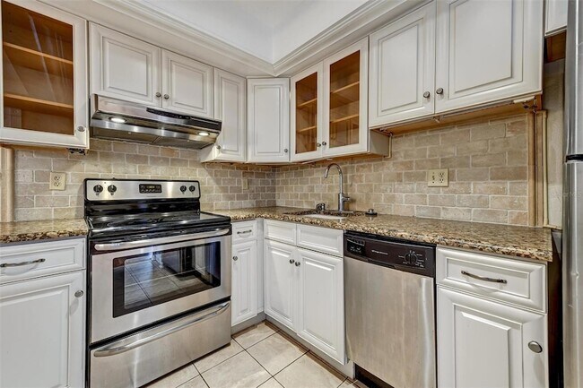 Foto del edificio - 2833 Orange Tree Cir N