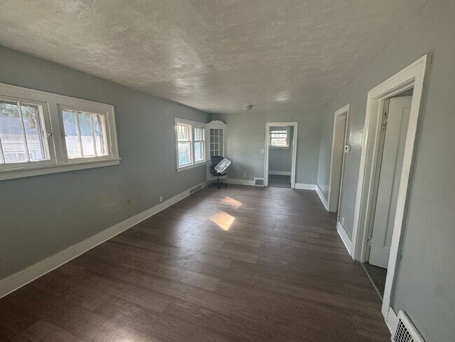Foto del edificio - 2-Bedroom Gem on Barrie Avenue – Perfectly...