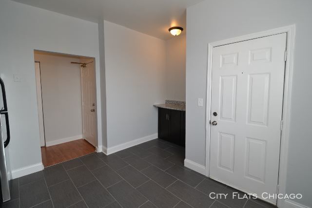 Building Photo - 3637 W Dickens Ave