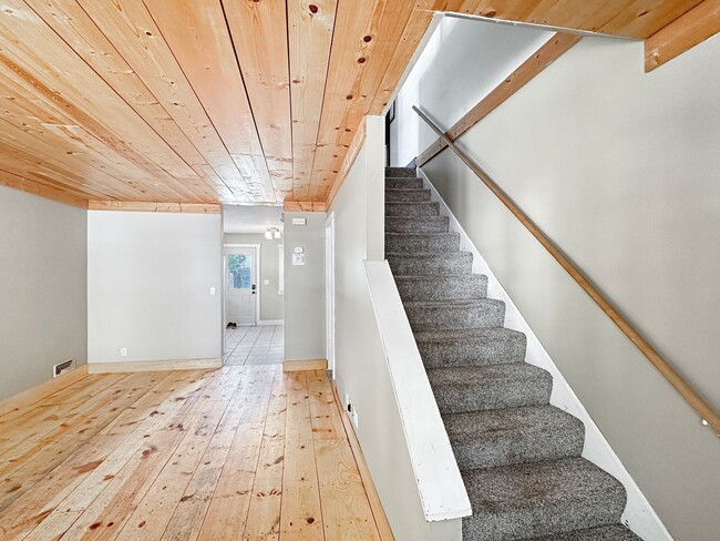 Foto del edificio - 1008 12th Ave SE