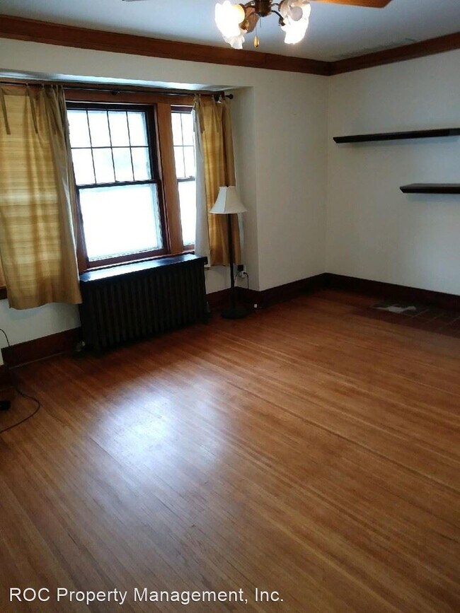 Building Photo - 3 br, 1.5 bath House - 50 Winfield Rd