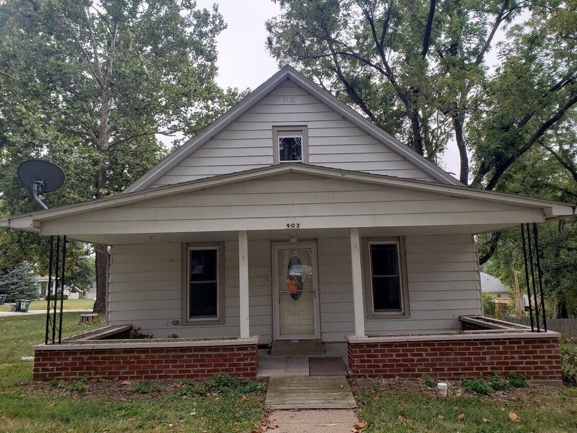 Primary Photo - 3 Bed 2 Bath Spacious home!