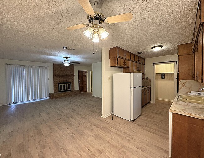 Foto del edificio - 1119 Rhonda Lee St