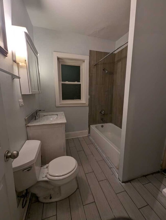 Foto del edificio - 7842 S Bennett Ave