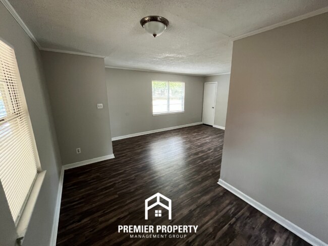 Foto del edificio - 5580 Lochinvar Rd