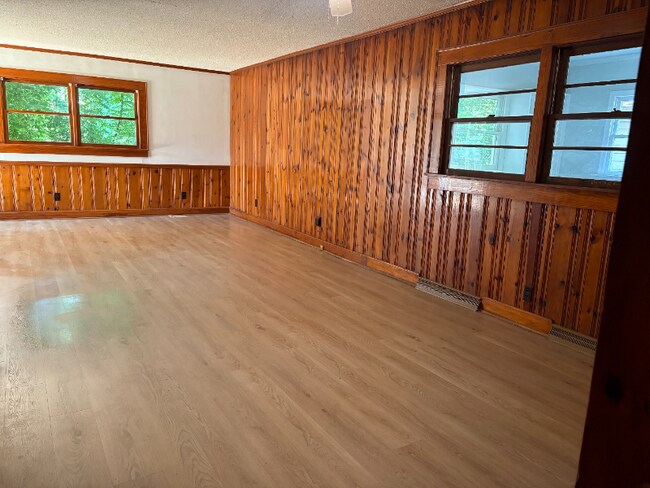 Foto del edificio - 701 Providence Rd