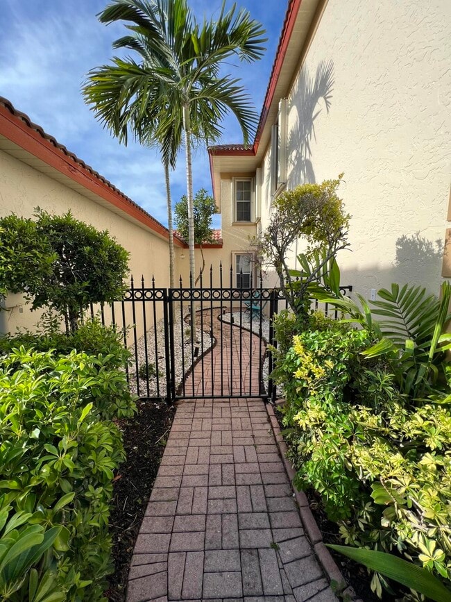 Building Photo - 1074  Via Jardin   Palm Beach Gardens Fl 3...
