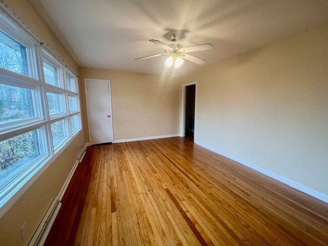 Foto del edificio - Three bedroom, 1.5 bath house in Mebane