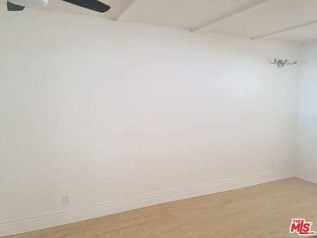 Building Photo - 827 2nd St