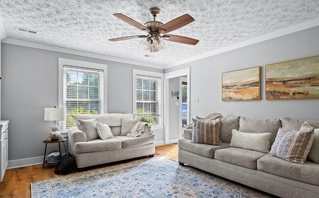 Foto del edificio - 818 Vinson Ln