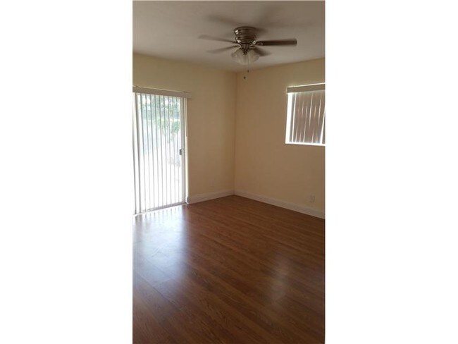 Foto del edificio - 6461 Grant Ct