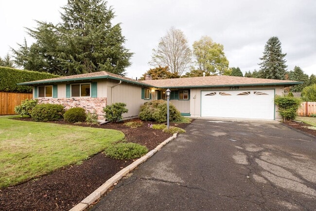Building Photo - Immaculately maintained 3-bdr/1.5-bath ran...