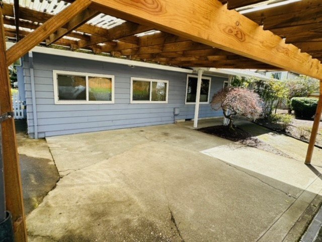 Building Photo - Huge Yard in Beaverton!