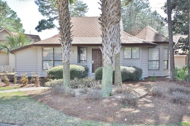 Foto del edificio - Fully furnished 2-Bedroom, 2-Bath Lakefront Cottage in Sandestin Resort available for Long Term R...