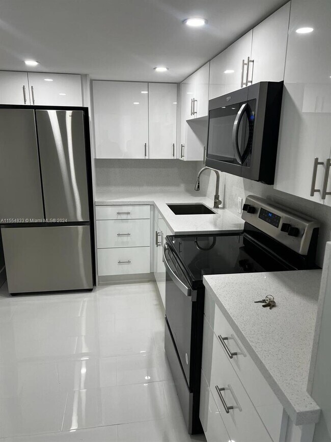 Foto del edificio - 6969 Collins Ave