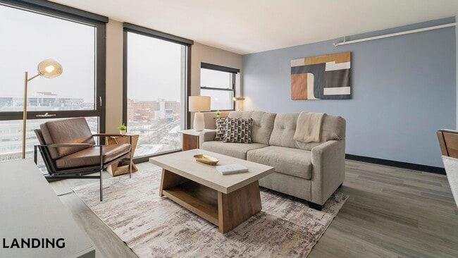 Building Photo - 1922 W Ogden Ave