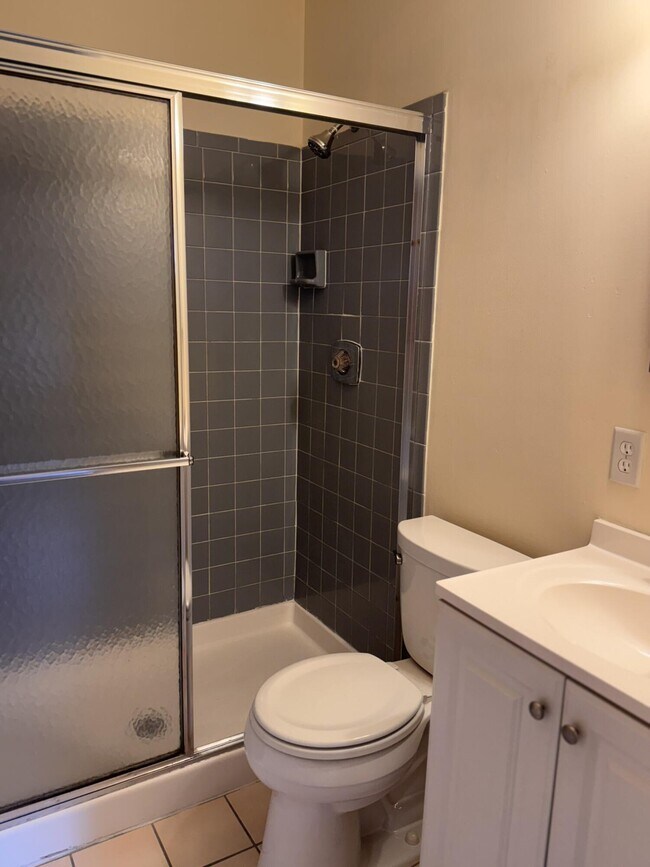 Foto del edificio - 5267 Edgewood Dr