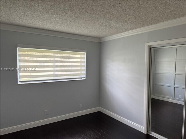 Foto del edificio - 185 Lakeview Dr