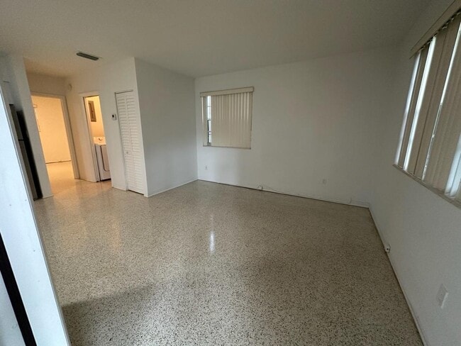 Building Photo - 2654 SW 28th Ct