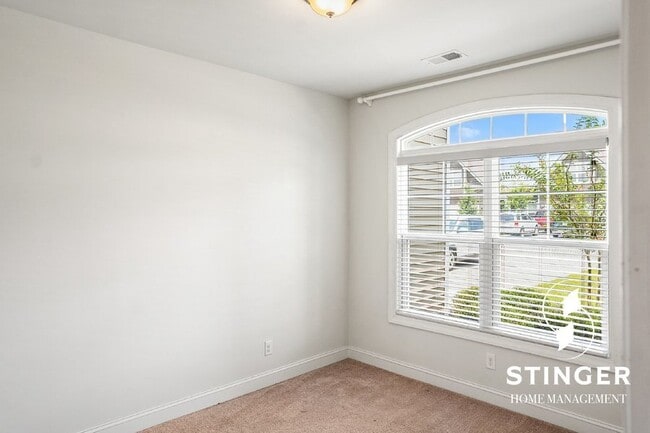 Building Photo - 225 Wooden Wheel Ln