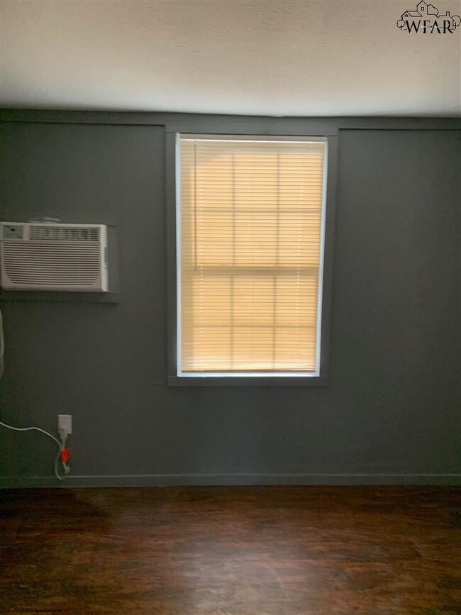 Building Photo - 1704 Pearl Ave