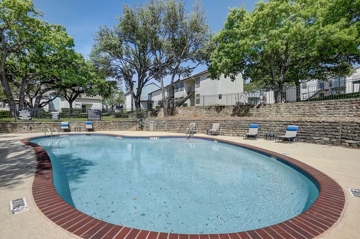 Shadow Ridge Apartments in Arlington, TX