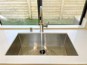 Building Photo - 3 Rushingwind