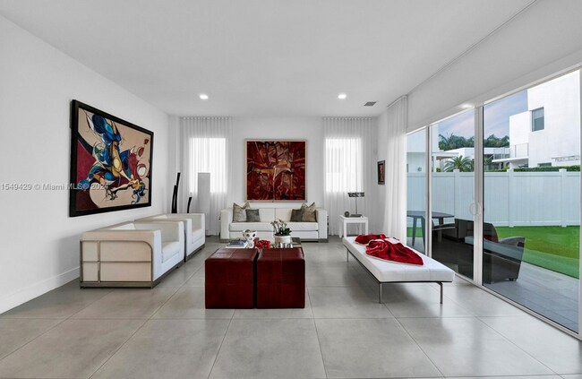 Foto del edificio - 7450 NW 100th Ct