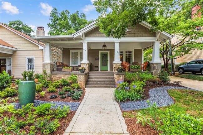 Foto del edificio - 976 Adair Ave NE