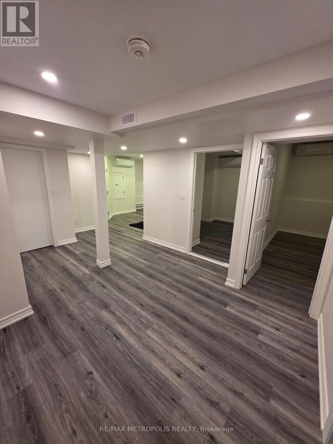 Building Photo - 301 Seaview Heights