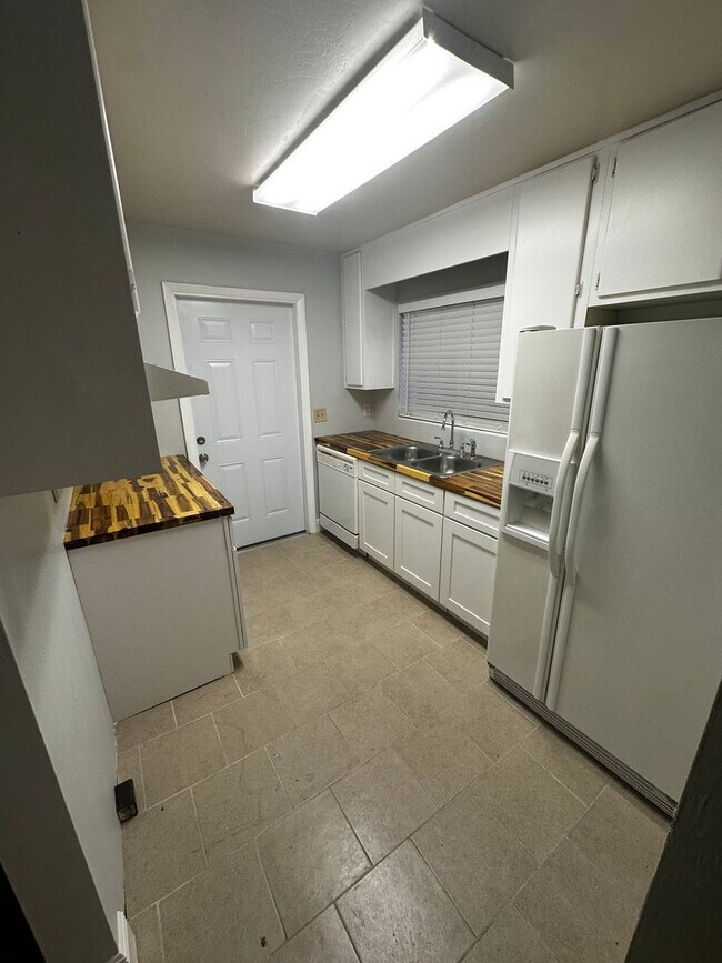 Foto del edificio - 5909 NW 23rd Terrace