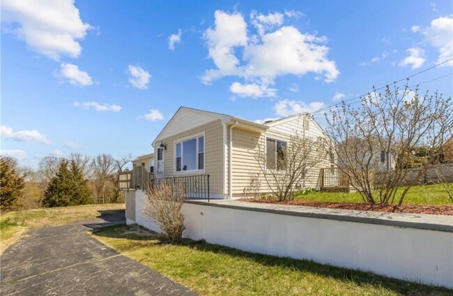 Building Photo - 152 Lepes Rd