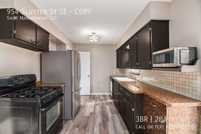 Foto del edificio - 954 Sluyter St SE