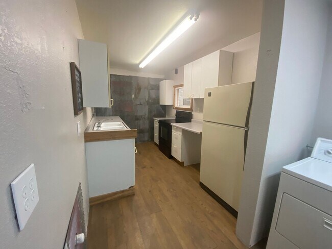 Building Photo - 24 S Woodard Ave