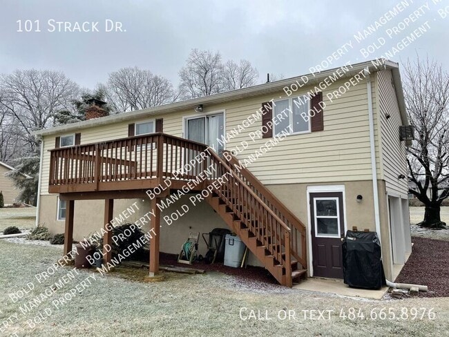 Building Photo - Myerstown 3 bedroom bi-level for short ter...