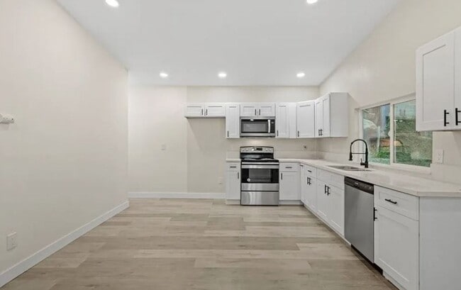 Building Photo - Charming 3 Bed/2 Bath Manufactured Home wi...