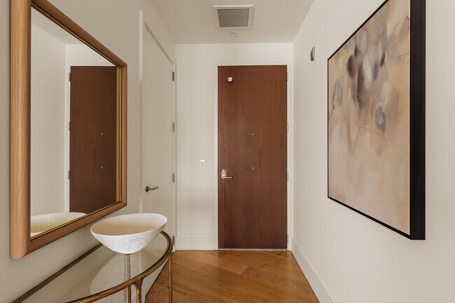 Foto del edificio - 211 Elm Ct
