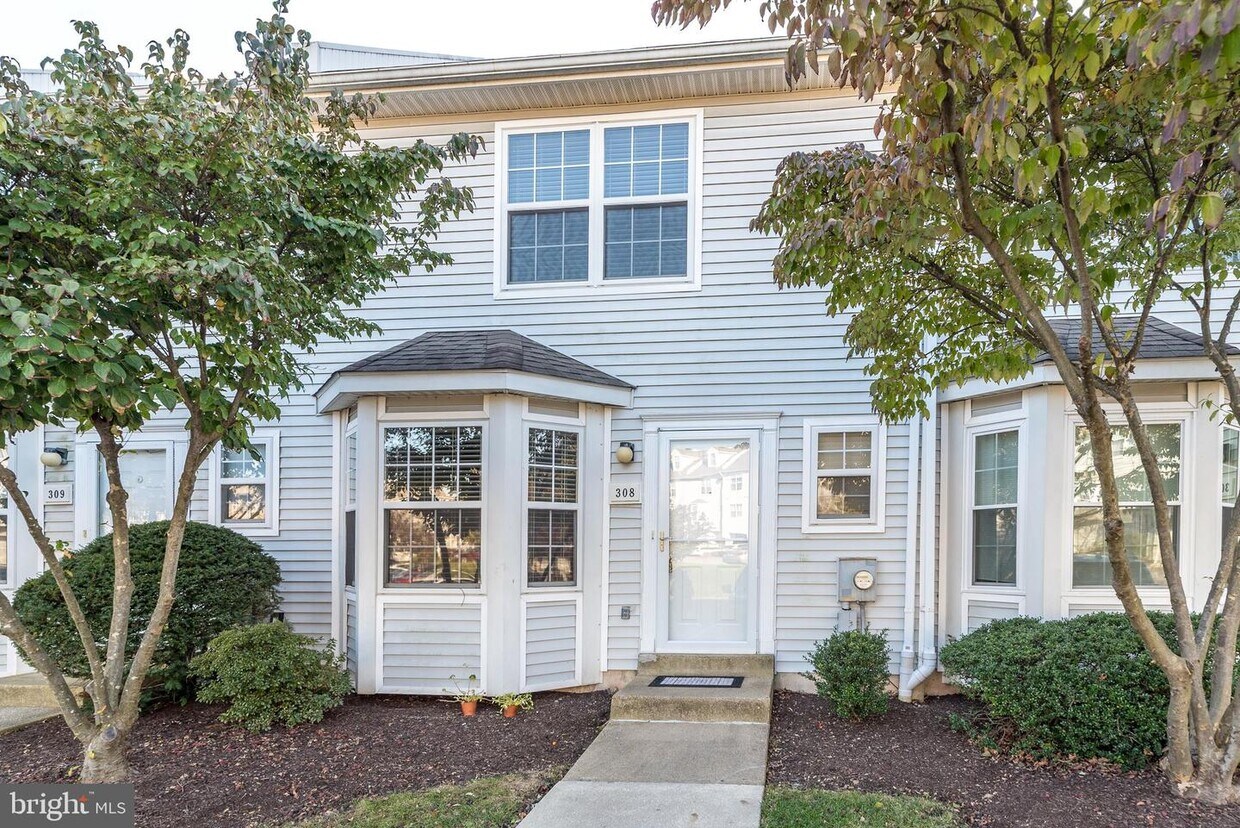 Primary Photo - 308 Huntington Ct