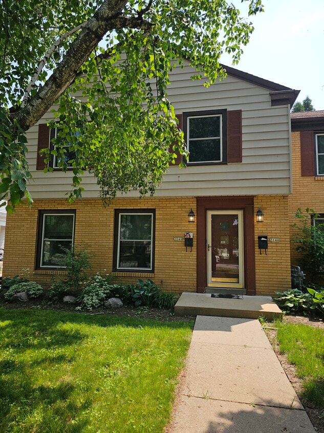 2148 Ludington Ave, Wauwatosa, WI 53226 Townhome Rentals in Wauwatosa
