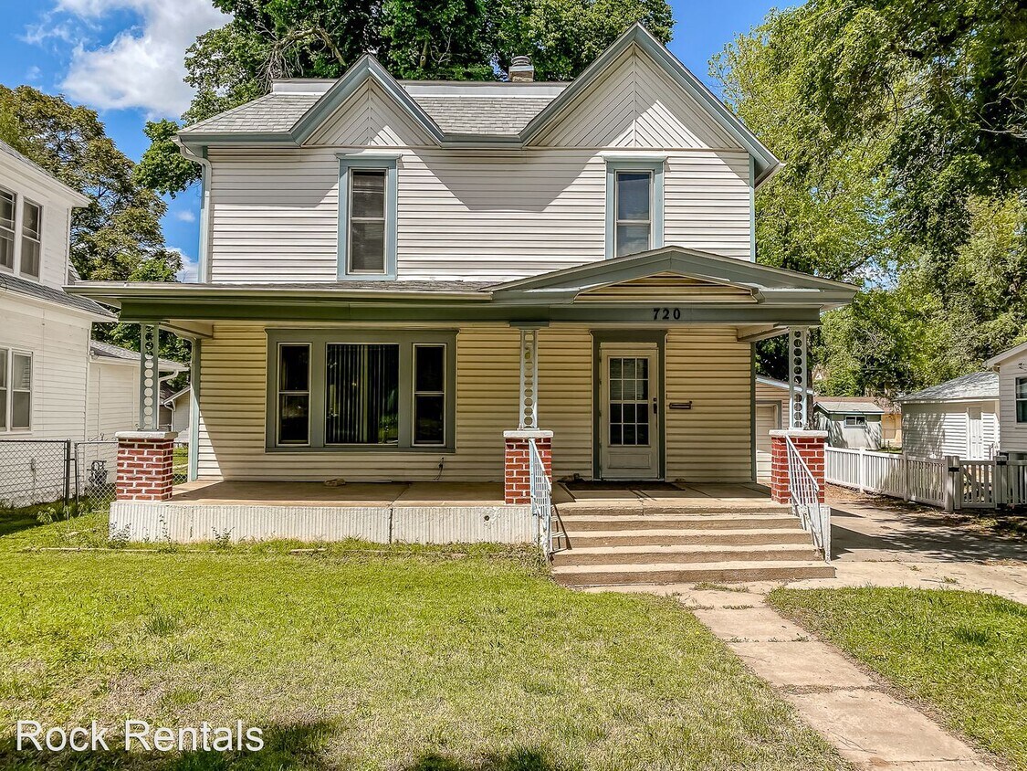 Primary Photo - 4 br, 2 bath House - 720 E Ave A
