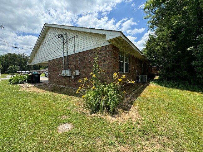 Building Photo - 10 Woodcreek Way