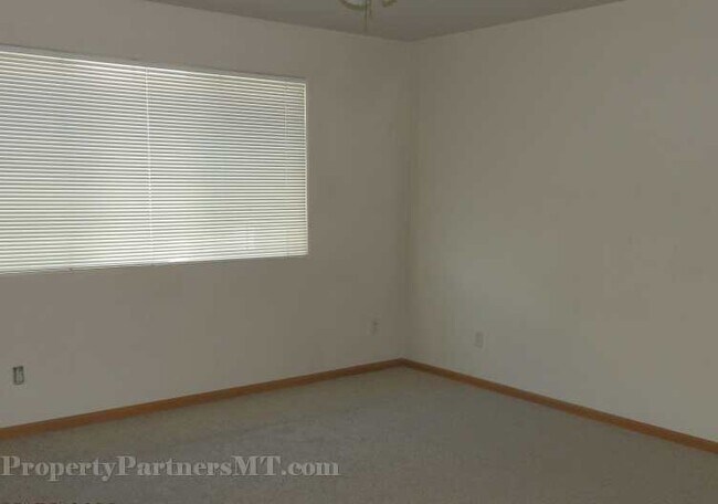 Foto del edificio - *** Very Nice Apartment - 3Bed 2Bath ***