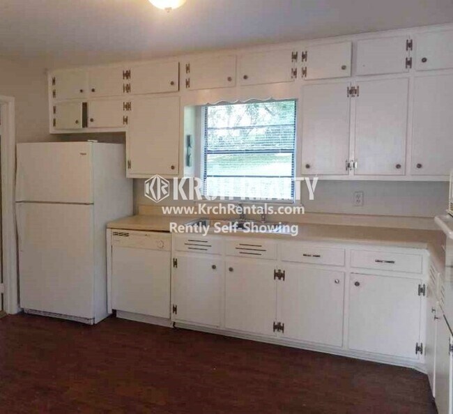 Building Photo - Beautiful 3-Bed 1-Bath Home w/ Large Kitch...