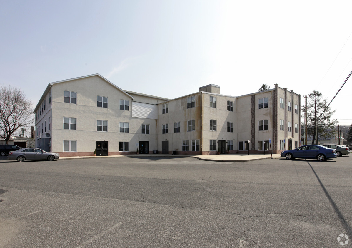 Building Photo - St. Charles Apartments